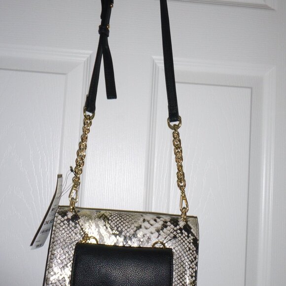 INC - Picture 1 of 7